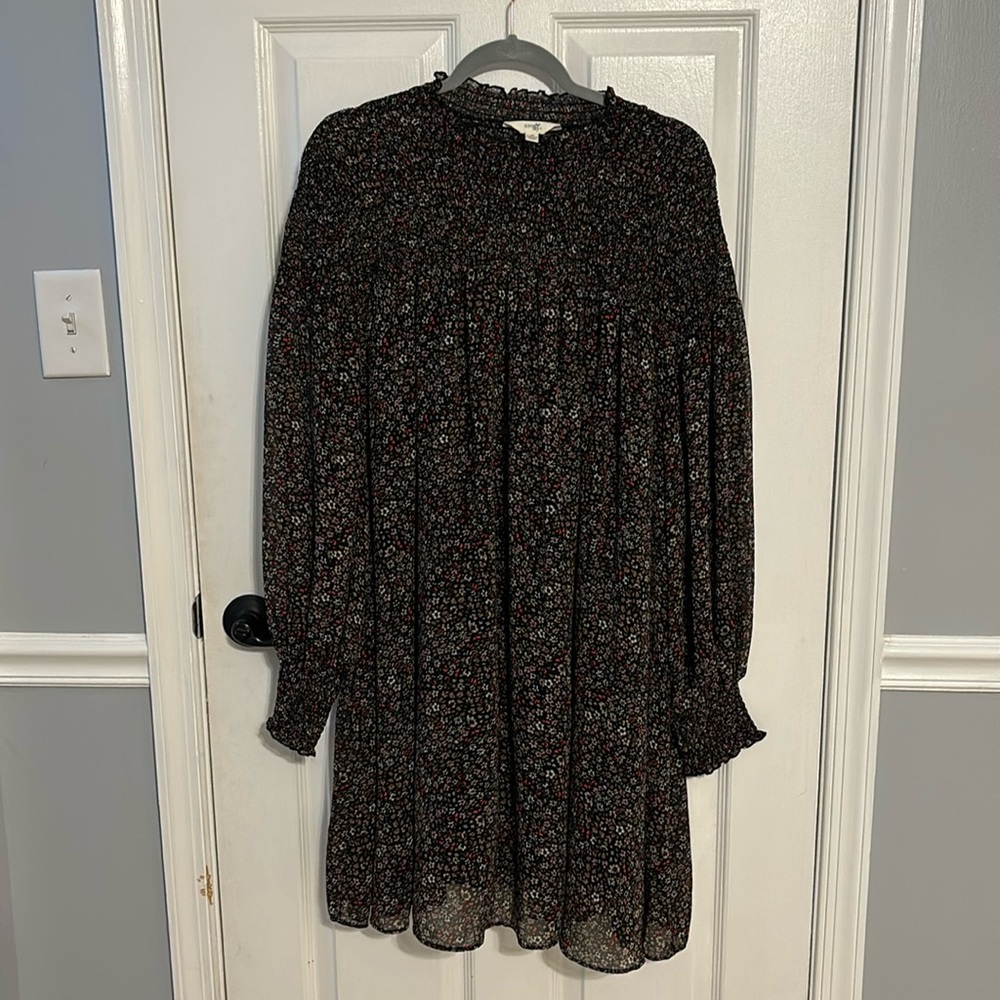 Floral long sleeve dress, lined.